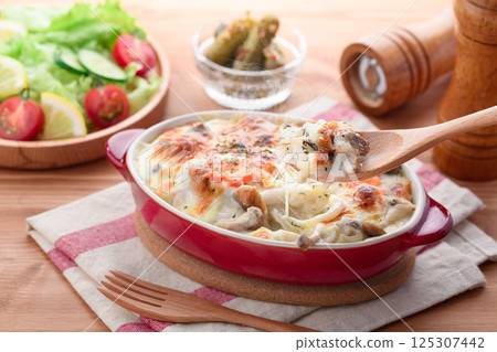 Chicken and mushroom chicken doria 125307442