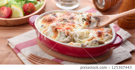 雞肉菇雞肉多利亞 125307443