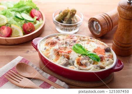 Chicken and mushroom chicken doria 125307450