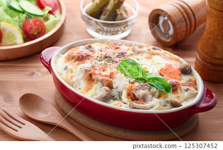 雞肉菇雞肉多利亞 125307452