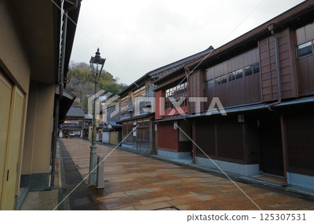 The elegant streetscape of Kanazawa Higashi Chaya District 125307531