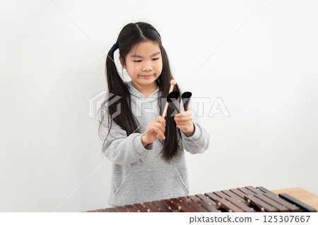 Girl practicing agogobel 125307667