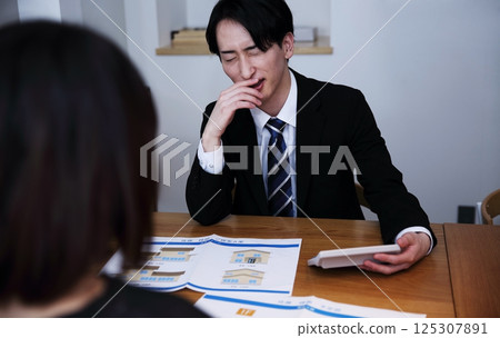 The image of unscrupulous salespeople forcing people into signing contracts 125307891