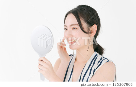 A beautiful woman with skin A beautiful woman with skin 125307905