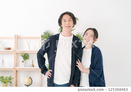 happy young men and women 125308463