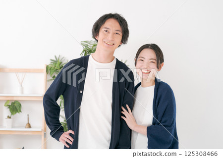 happy young men and women happy young men and women 125308466