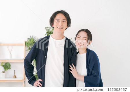 happy young men and women 125308467
