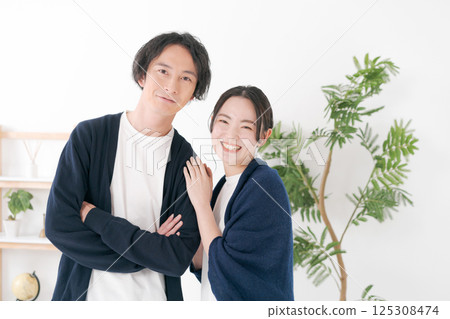 happy young men and women happy young men and women 125308474