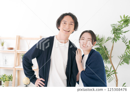 快樂的青年男女 快樂的青年男女 125308476