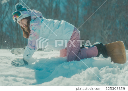 lower back pain, snowboard, snowboarding 125308859