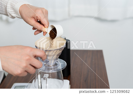 準備沖泡咖啡 125309082