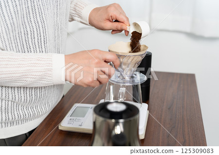 準備沖泡咖啡 125309083