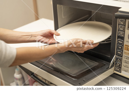 Microwave cleaning Microwave cleaning 125309224