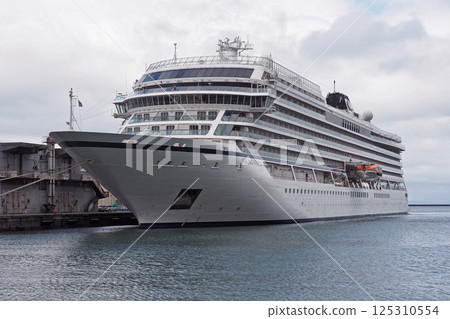 Cruise ship Viking Venus makes its first port call in Otaru Cruise ship Viking Venus makes its first port call in Otaru 125310554