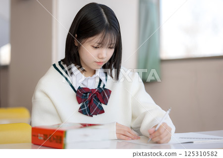 A woman studying 125310582