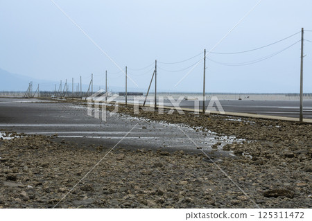 Nagabeda seabed road at low tide in the afternoon 125311472