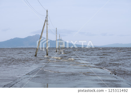 漲潮時的納加貝達海底路 漲潮時的納加貝達海底路 125311492