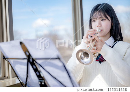 學生認真練習 125311838