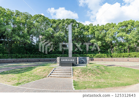 長崎縣長崎市長崎市長崎原子彈爆炸中心公園內的長崎原子彈爆炸中心紀念碑 長崎縣長崎市長崎市長崎原子彈爆炸中心公園內的長崎原子彈爆炸中心紀念碑 125312643