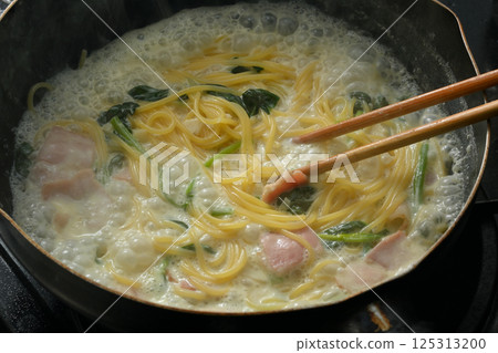 Spinach and bacon cream pasta Spinach and bacon cream pasta 125313200