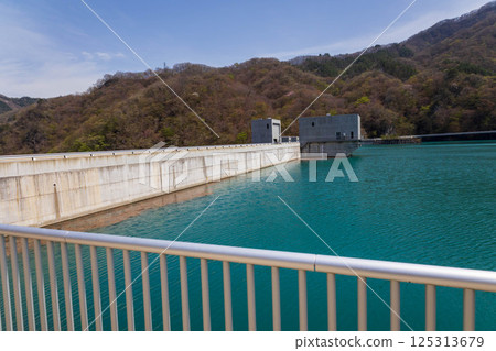 群馬縣長野原町八場水壩堤防滿水狀態 125313679