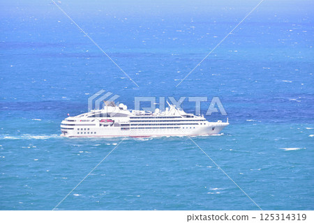 Blue ocean Blue ocean 125314319