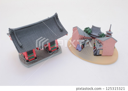 Japanese Souvenir Miniatures Depicting Gate and Market Scene Japanese Souvenir Miniatures Depicting Gate and Market Scene 125315321