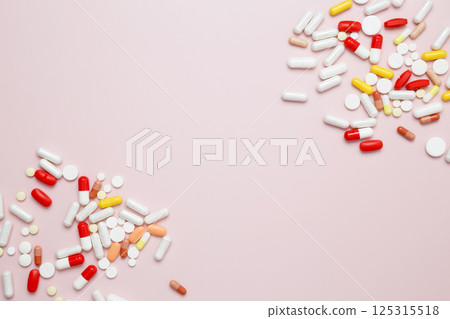 Various medication tablets and capsules. Concept of healthcare and medicine 125315518
