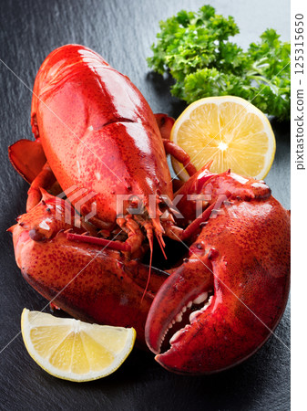 Red lobster with fresh parsley and lemon 125315650