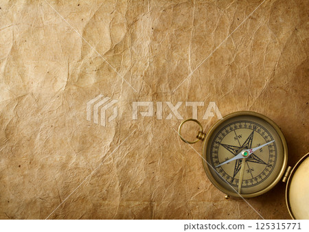 Compass on old paper Compass on old paper 125315771