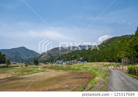 Rural scenery in the Kohoku region of Shiga Prefecture, Nagahama City 125317084