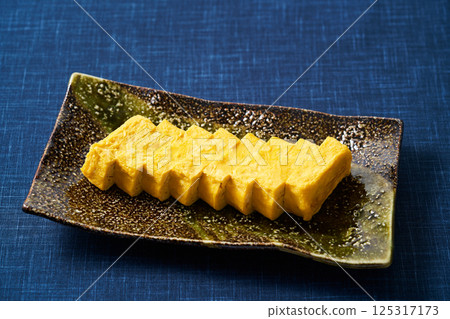 Sliced omelet 125317173