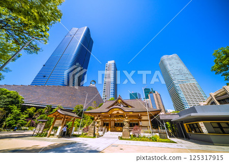 日本東京的城市景觀,俯瞰麻布台之丘、八幡神社等。 日本東京的城市景觀,俯瞰麻布台之丘、八幡神社等。 125317915