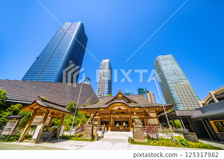 日本東京的城市景觀,俯瞰麻布台之丘、八幡神社等。 日本東京的城市景觀,俯瞰麻布台之丘、八幡神社等。 125317982