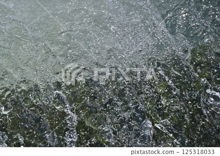 The shape of a flowing clear stream (Onan Town, Ochi District, Shimane Prefecture) 125318033