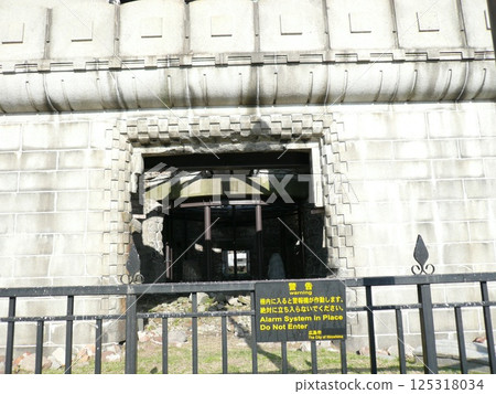 原爆圓頂屋，位於廣島縣廣島市，是一座傳達原子彈爆炸的恐怖的原子彈建築，也被稱為廣島和平紀念館。 125318034