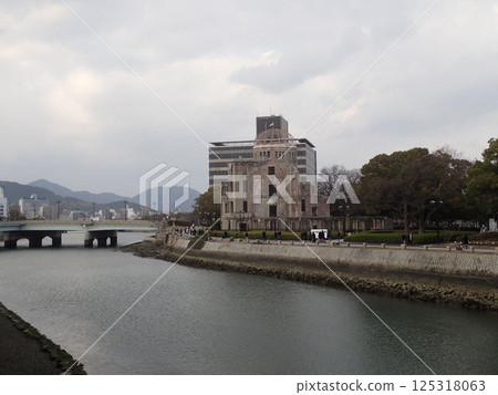 The Atomic Bomb Dome, also known as the Hiroshima Peace Memorial, is an atomic bomb-damaged structure located in Hiroshima City, Hiroshima Prefecture, that conveys the tragedy of the atomic bomb. The Atomic Bomb Dome, also known as the Hiroshima Peace Memorial, is an atomic bomb-damaged structure located in Hiroshima City, Hiroshima Prefecture, that conveys the tragedy of the atomic bomb. 125318063