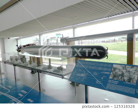 科學館位於廣島縣吳市。它的正式名稱是吳市海洋歷史科學博物館，但也被稱為大和博物館。 125318328