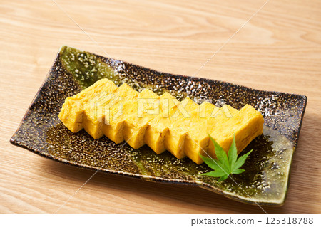 Sliced omelet 125318788