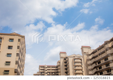 Apartment complex: Exterior of apartment building 125318815