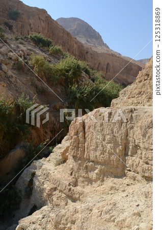 High hills 125318869