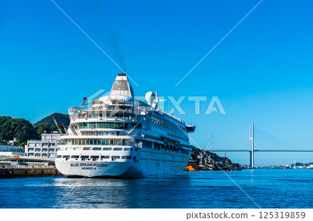 Cruise ship arriving at Nagasaki Port (Blue Dream Melody) from Mizube no Mori Park [Nagasaki City] 125319859