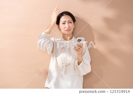 Woman beige back portrait smartphone worries Woman beige back portrait smartphone worries 125319914