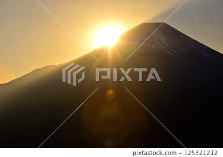 從天子山脈的龍岳眺望富士山的日出 125321212