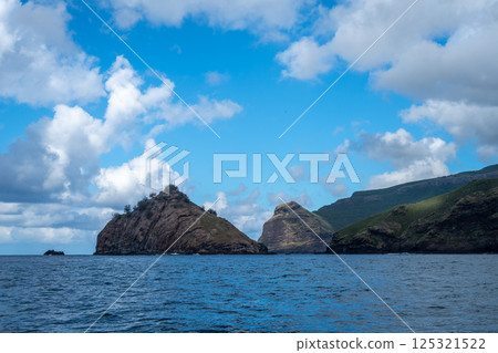 Cliffs along the coast between Taiohae and Hakaui, Nuku Hiva, French Polynesia Cliffs along the coast between Taiohae and Hakaui, Nuku Hiva, French Polynesia 125321522