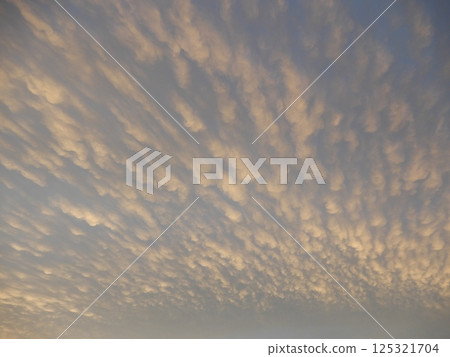 日落天空和雲彩 日落天空和雲彩 125321704