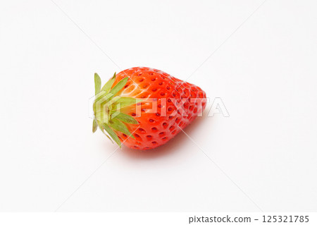 深紅色的草莓 125321785