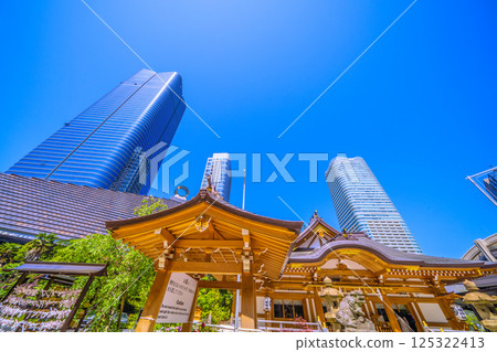 日本東京的城市景觀,俯瞰麻布台之丘、八幡神社等。 日本東京的城市景觀,俯瞰麻布台之丘、八幡神社等。 125322413