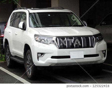 White car (Toyota Land Cruiser Prado 4th generation) 125322418