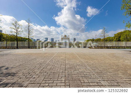 東京港區赤坂離宮迎賓館正門的景色。從若葉東公園拍攝。 125322692